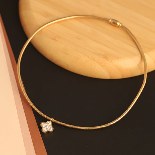 Elegant Double-Sided Clover Pendant Hasli Choker Necklace - ZIPPORY