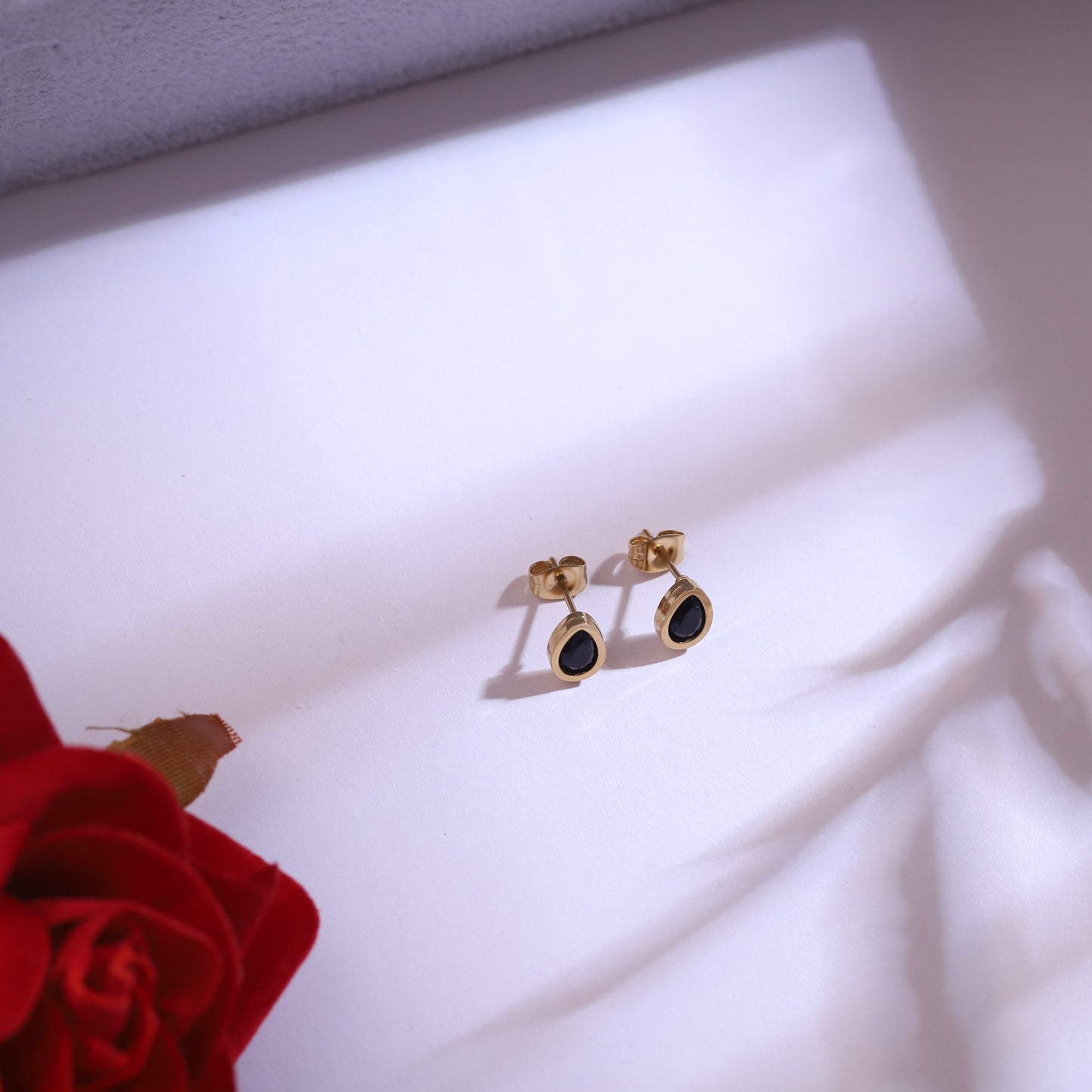 Elegant 22K Gold-Plated Black Gem Teardrop Jewelry Necklace Set - ZIPPORY