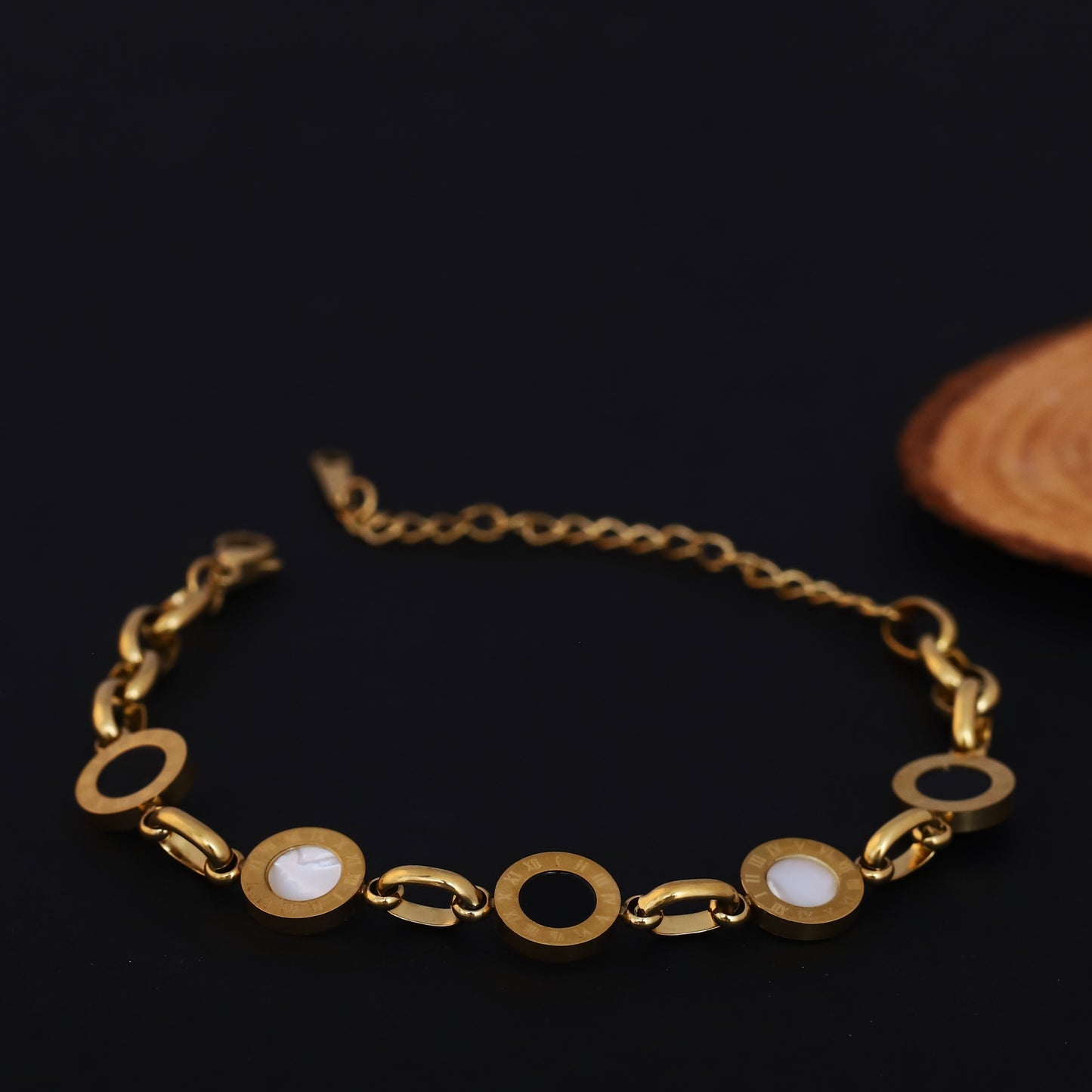 Classic White Black Shell Round Chain Necklace - ZIPPORY