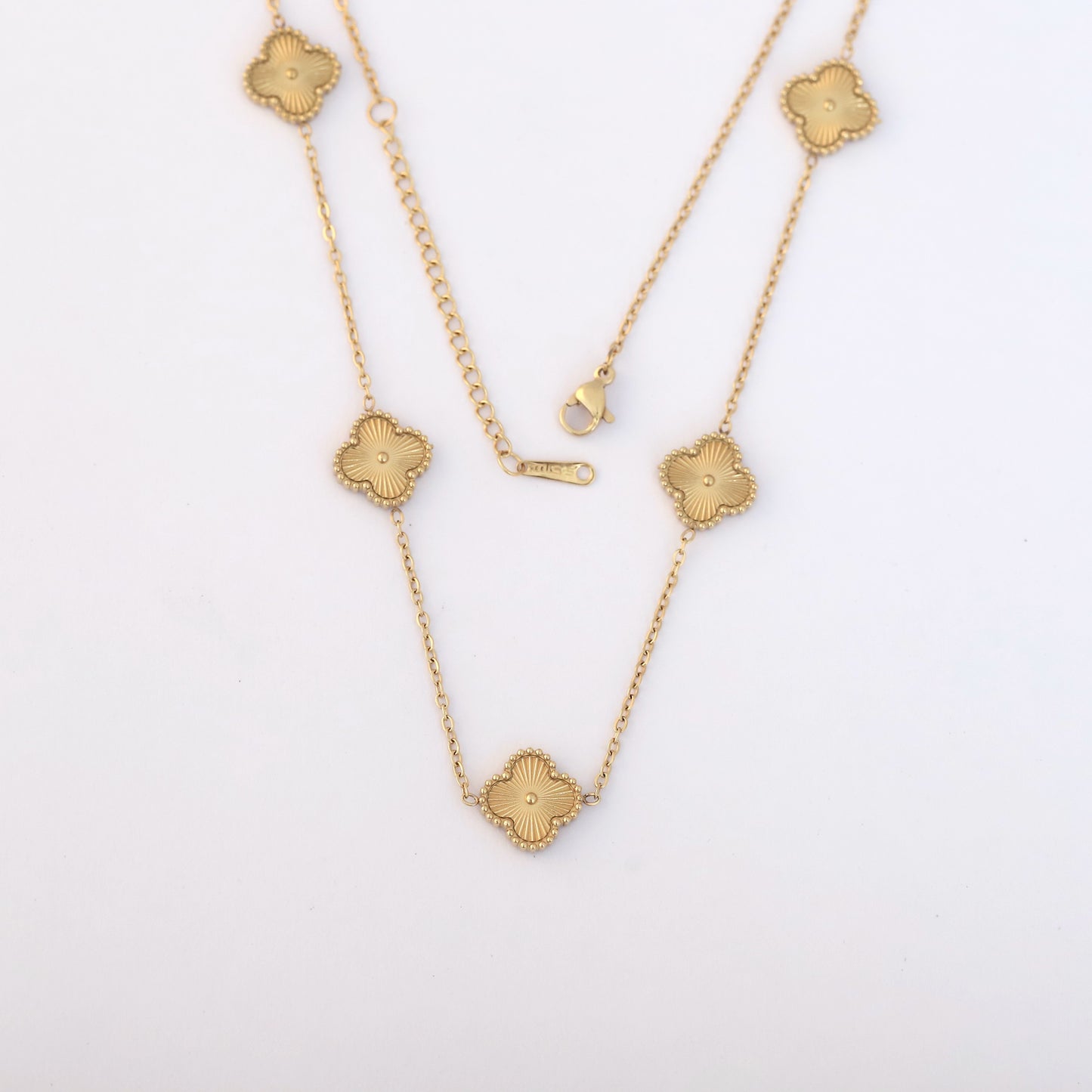 Elegant Golden Clover Charm Necklace - ZIPPORY