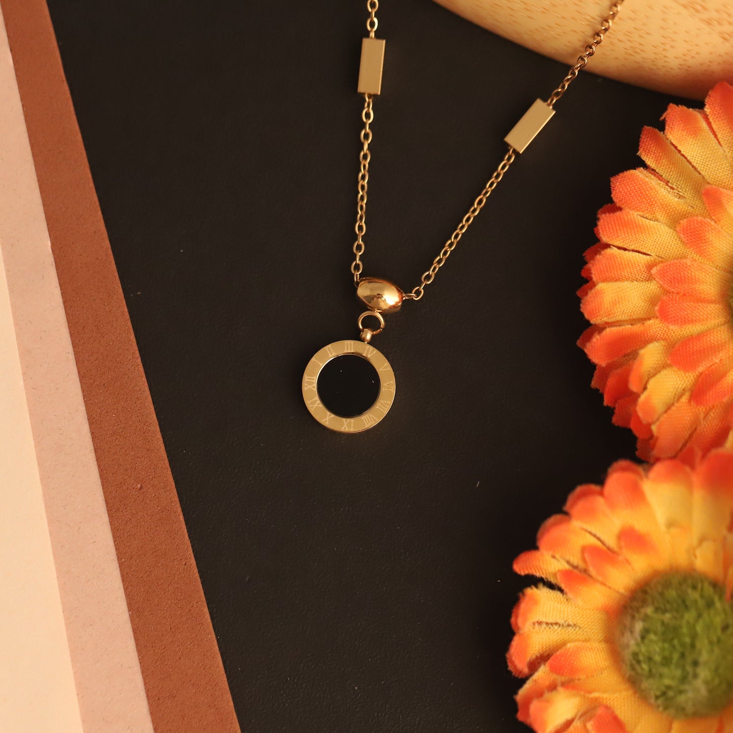 Reversible Roman Pendant Necklace - ZIPPORY