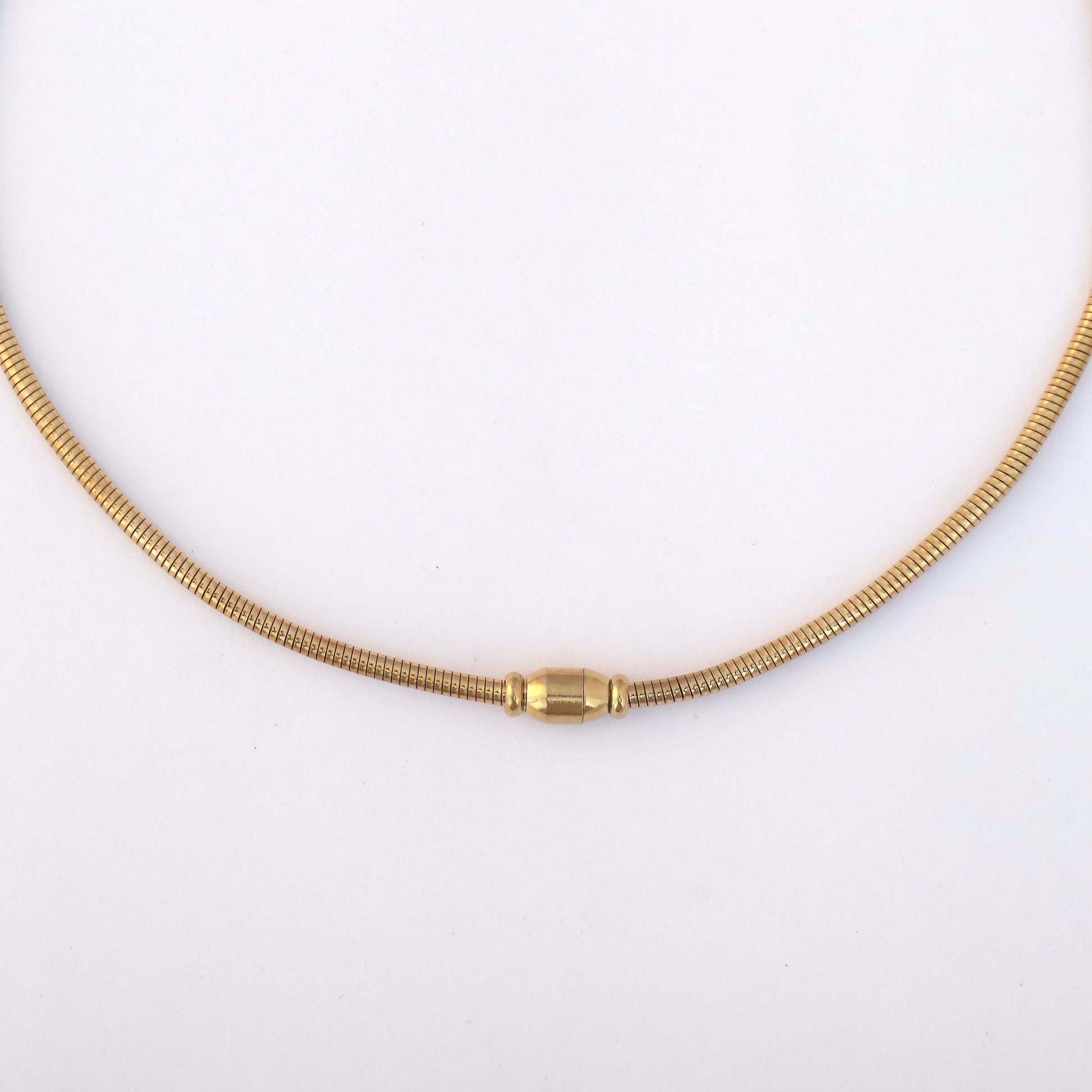 Elegant Double-Sided Clover Pendant Hasli Choker Necklace - ZIPPORY