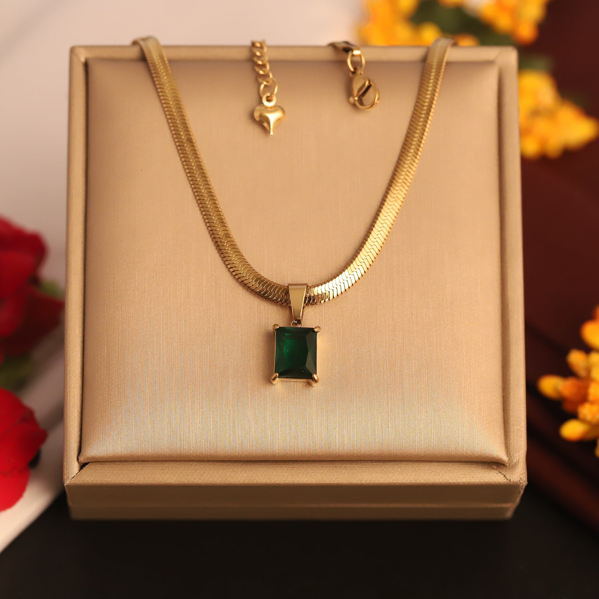 Emerald Snake Chain Necklace - ZIPPORY
