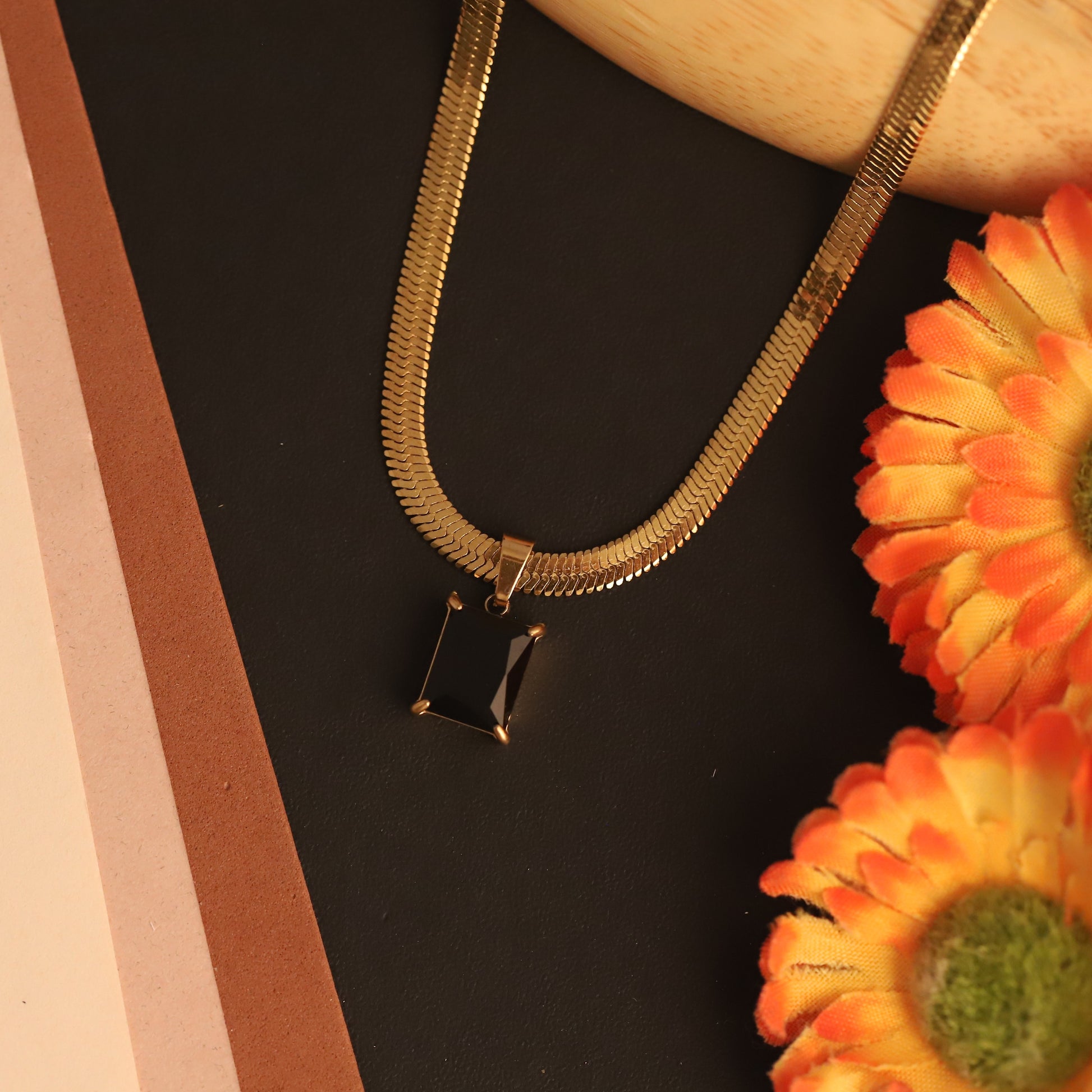 Black Gem Snake Chain Necklace - ZIPPORY