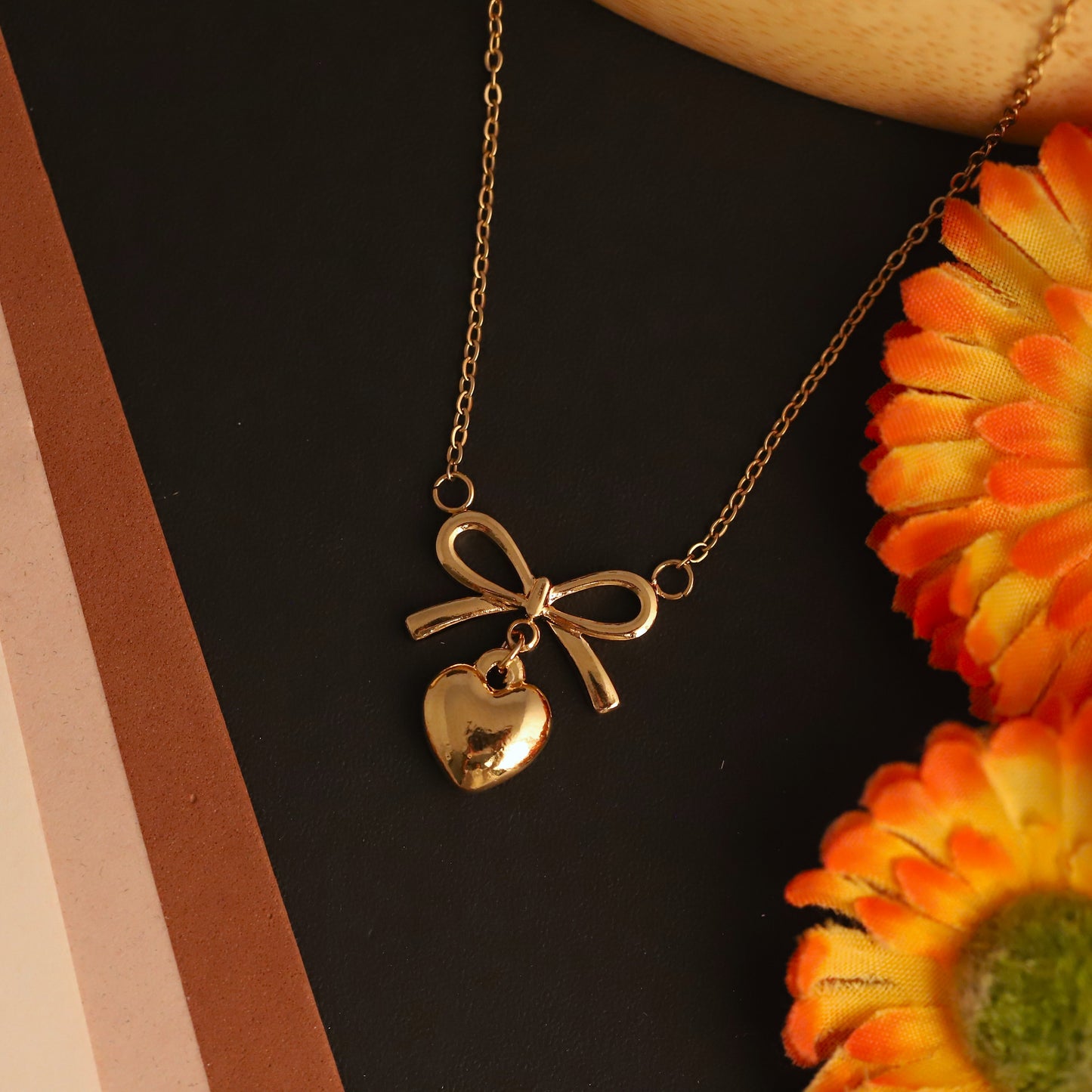 Elegant Bow & Heart Pendant Necklace - ZIPPORY