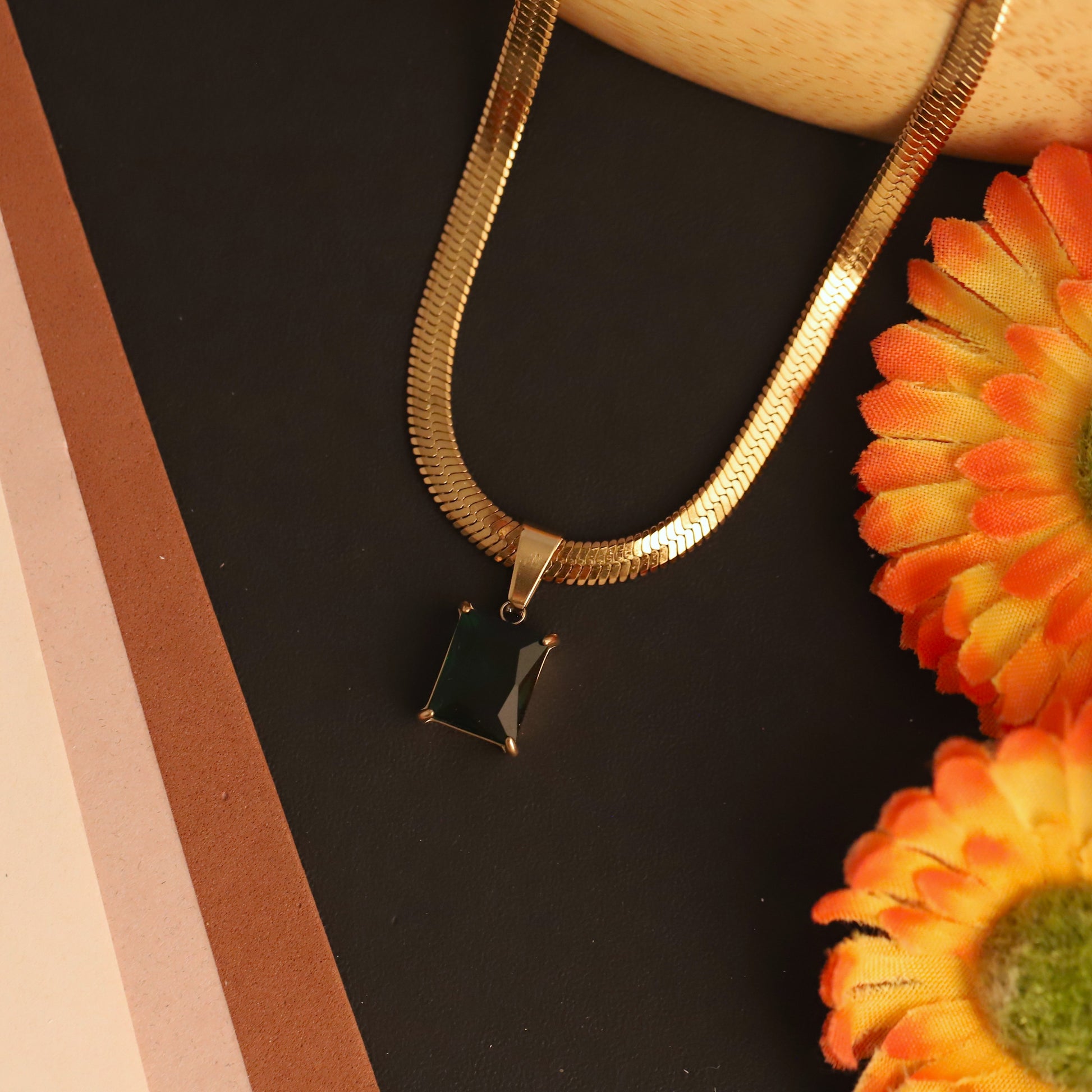 Emerald Snake Chain Necklace - ZIPPORY