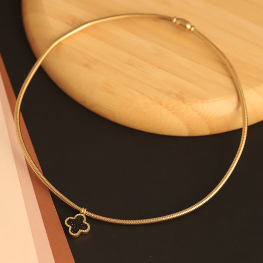 Elegant Double-Sided Clover Pendant Hasli Choker Necklace - ZIPPORY