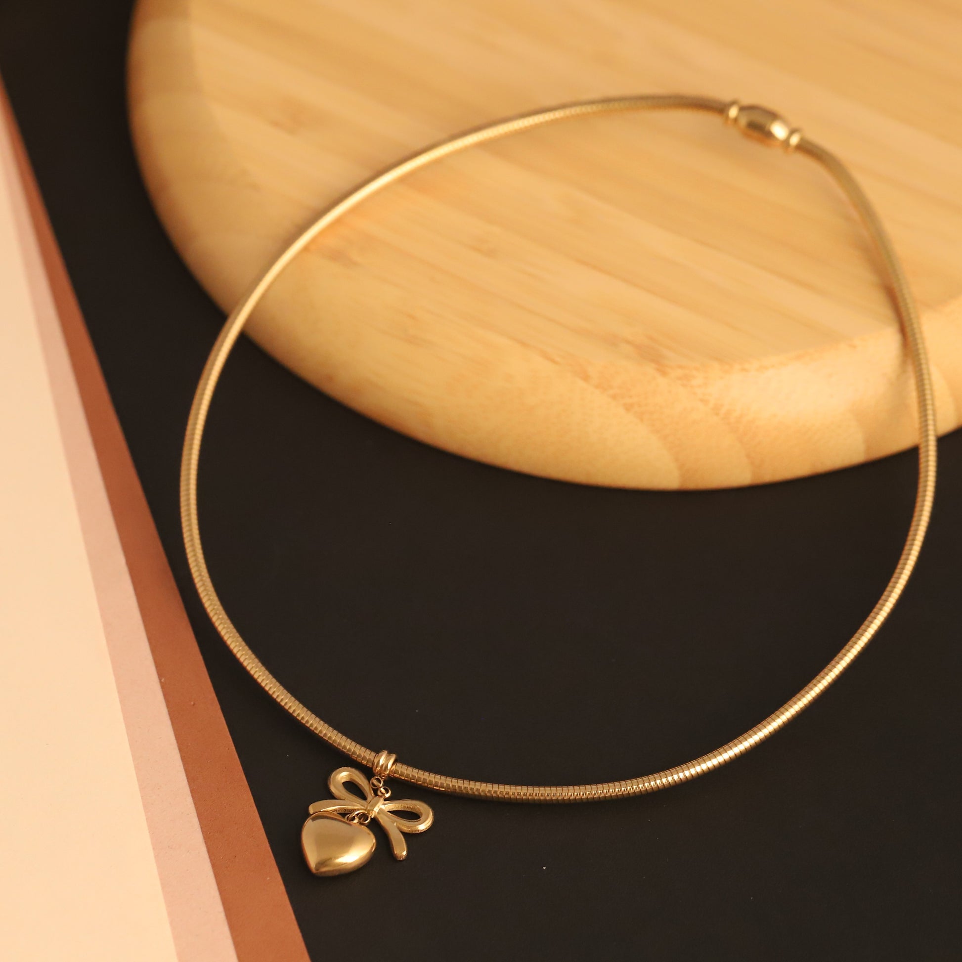 Elegant Bow Heart Hasli Choker Charm Necklace - ZIPPORY