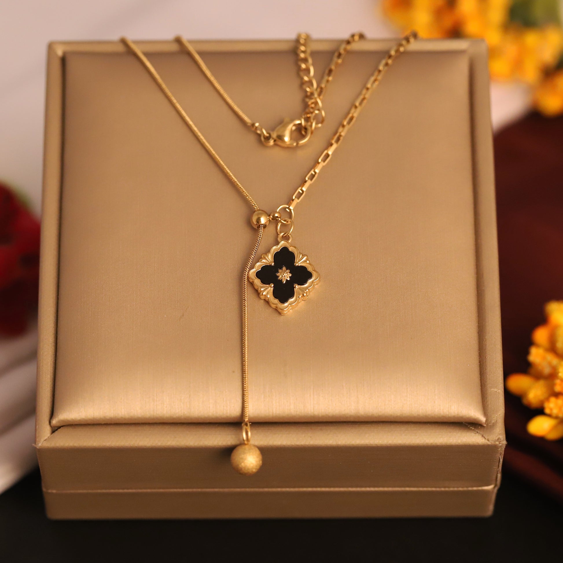 Luxe Clover Pendant  Necklace - ZIPPORY