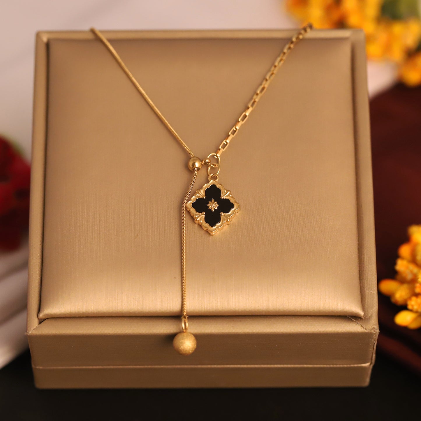 Luxe Clover Pendant  Necklace - ZIPPORY