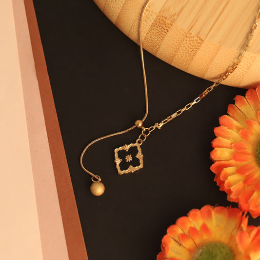 Luxe Clover Pendant  Necklace - ZIPPORY