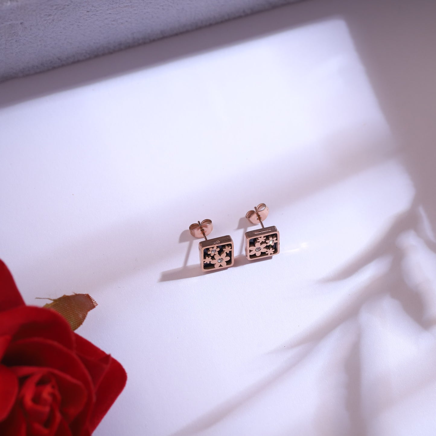 Elegant Floral Motif Necklace Jewelry Set –  Rose Gold Plated - ZIPPORY