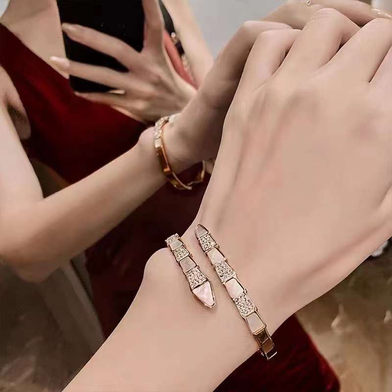 Cute and Stunning Diamond Bracelet - ZIPPORY
