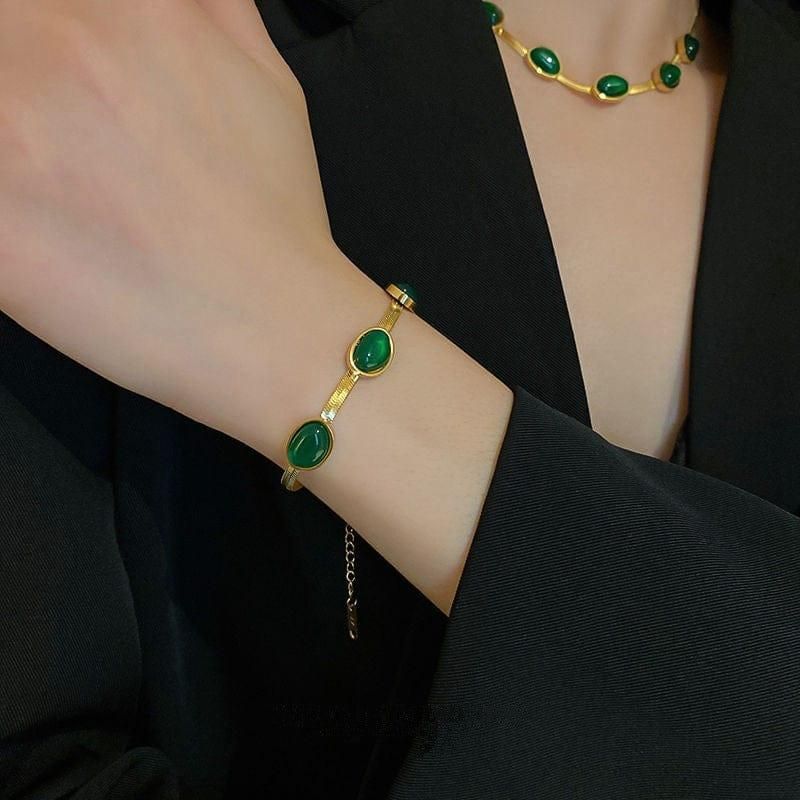 Oval Green Crystal Pendant Necklace Set With Bracelet - ZIPPORY