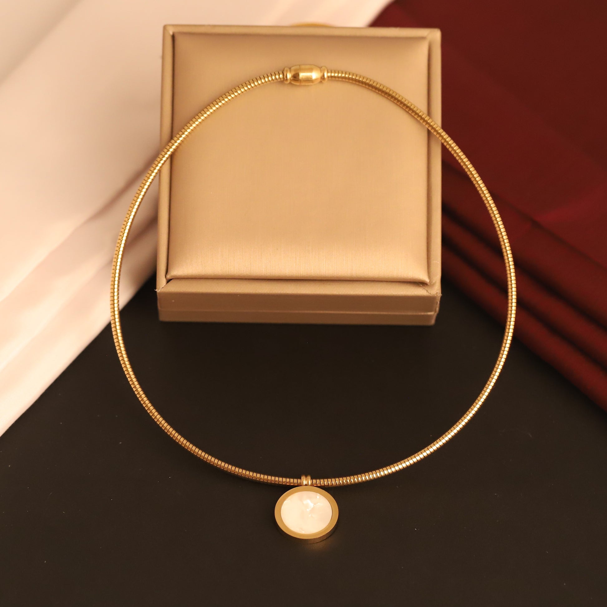 Elegant Double-Sided Roman Pendant Hasli Round Chain Necklace - ZIPPORY
