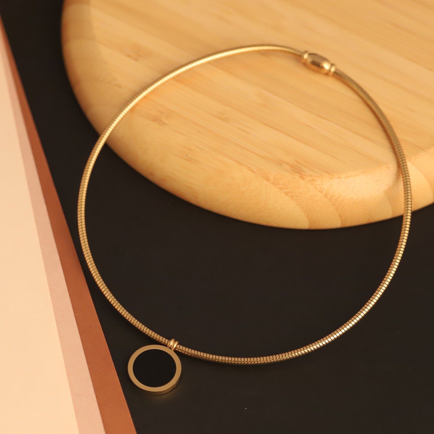 Elegant Double-Sided Roman Pendant Hasli Round Chain Necklace - ZIPPORY