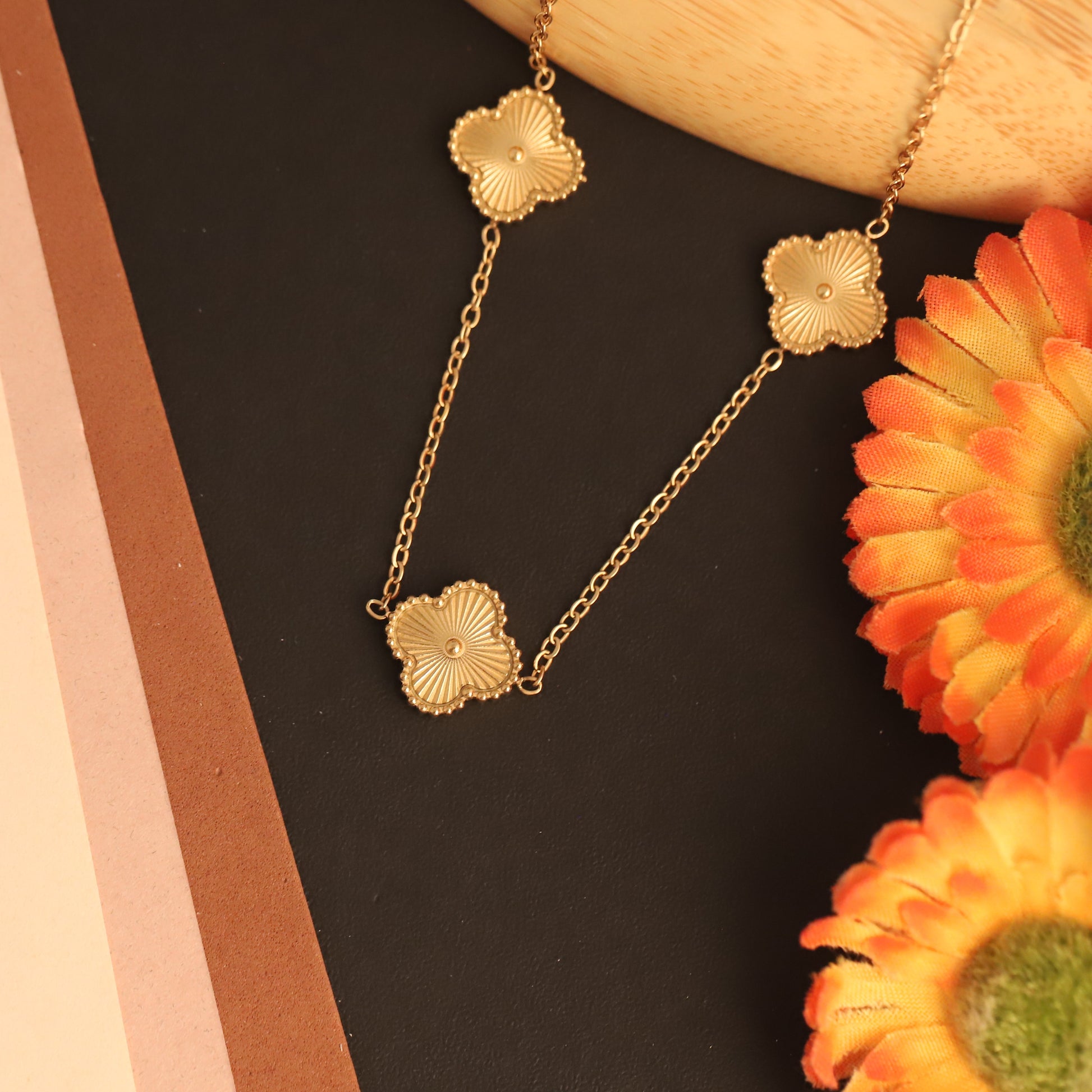 Elegant Golden Clover Charm Necklace - ZIPPORY