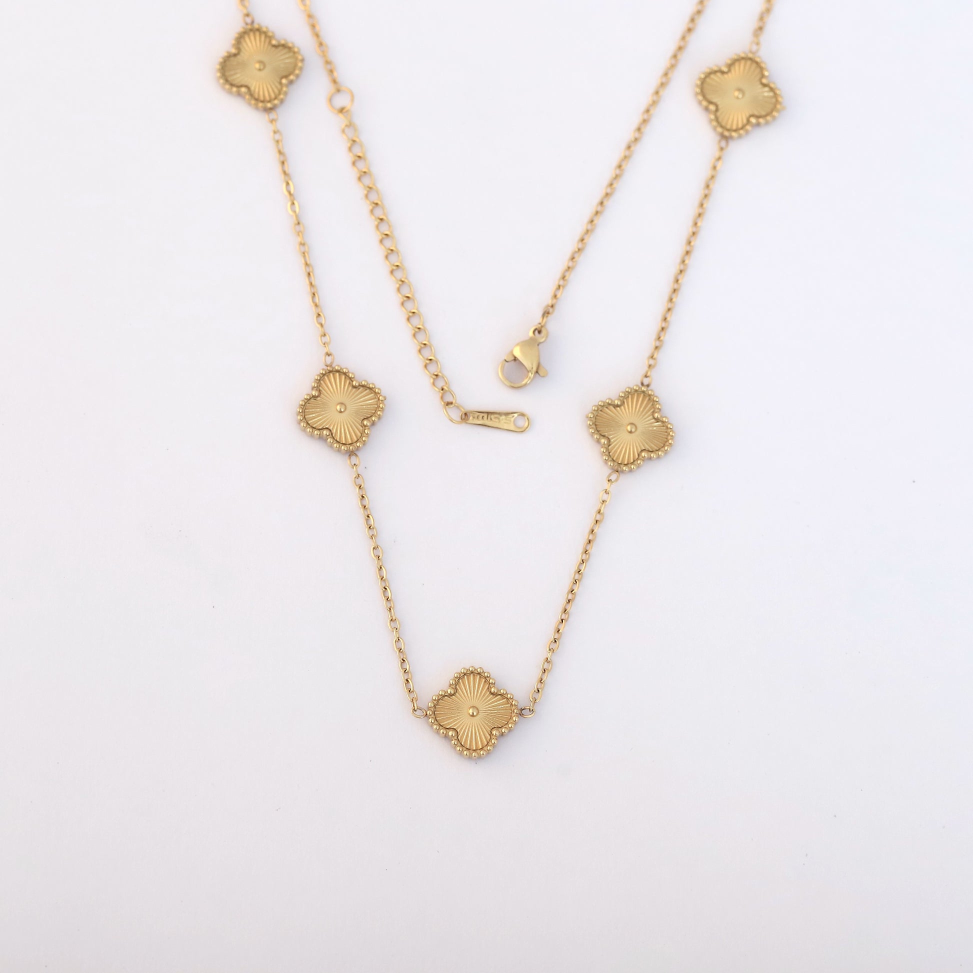 Elegant Golden Clover Charm Necklace - ZIPPORY