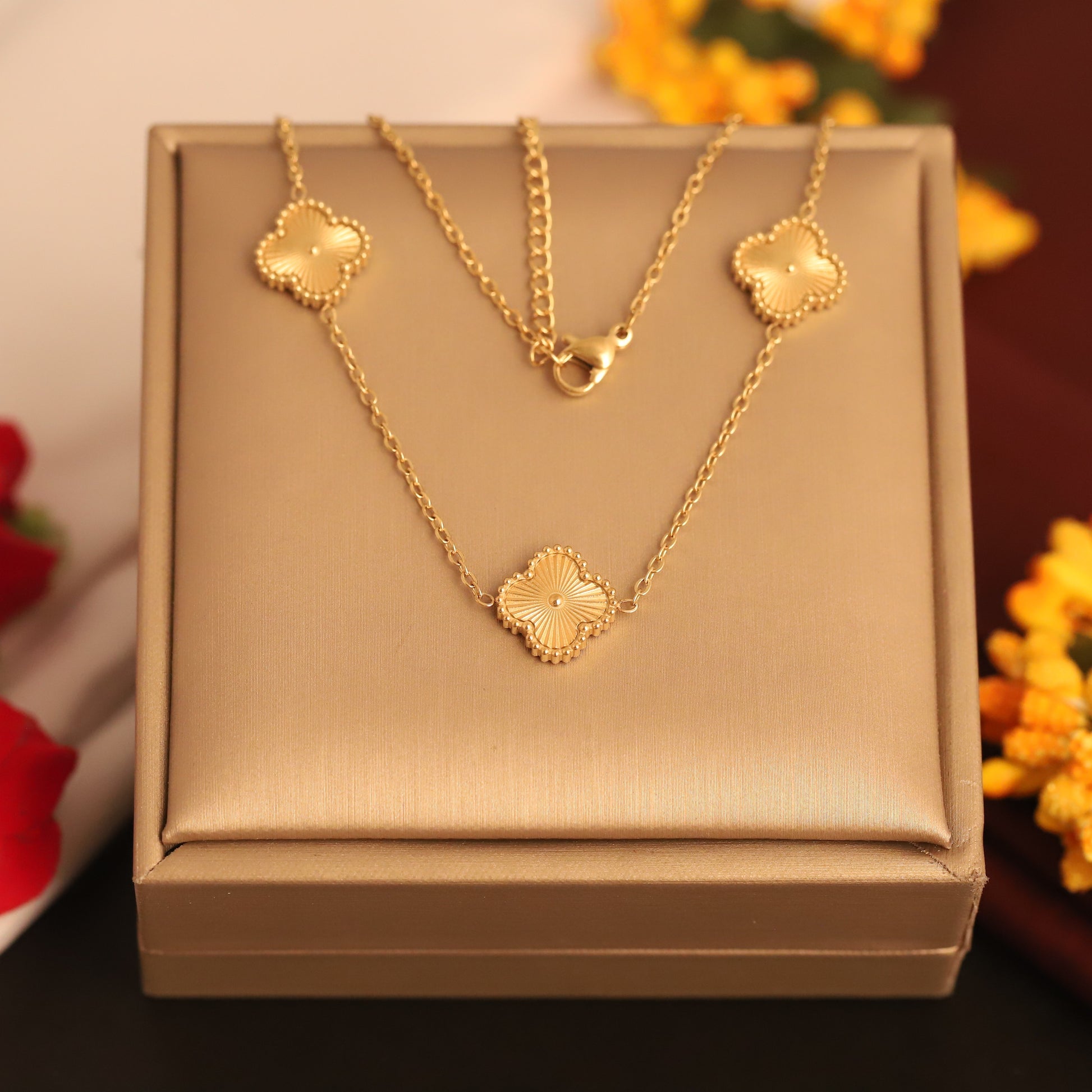 Elegant Golden Clover Charm Necklace - ZIPPORY