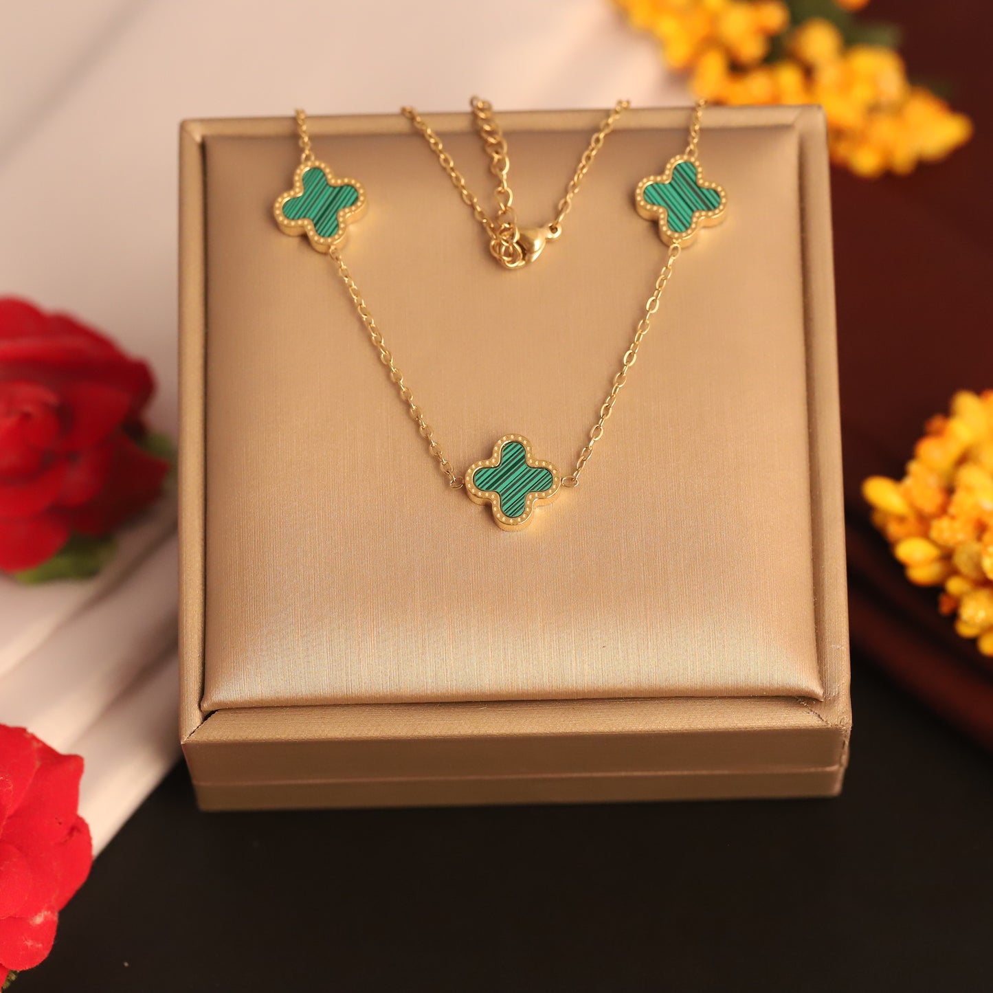Elegant Green  Clover Charm Necklace - ZIPPORY