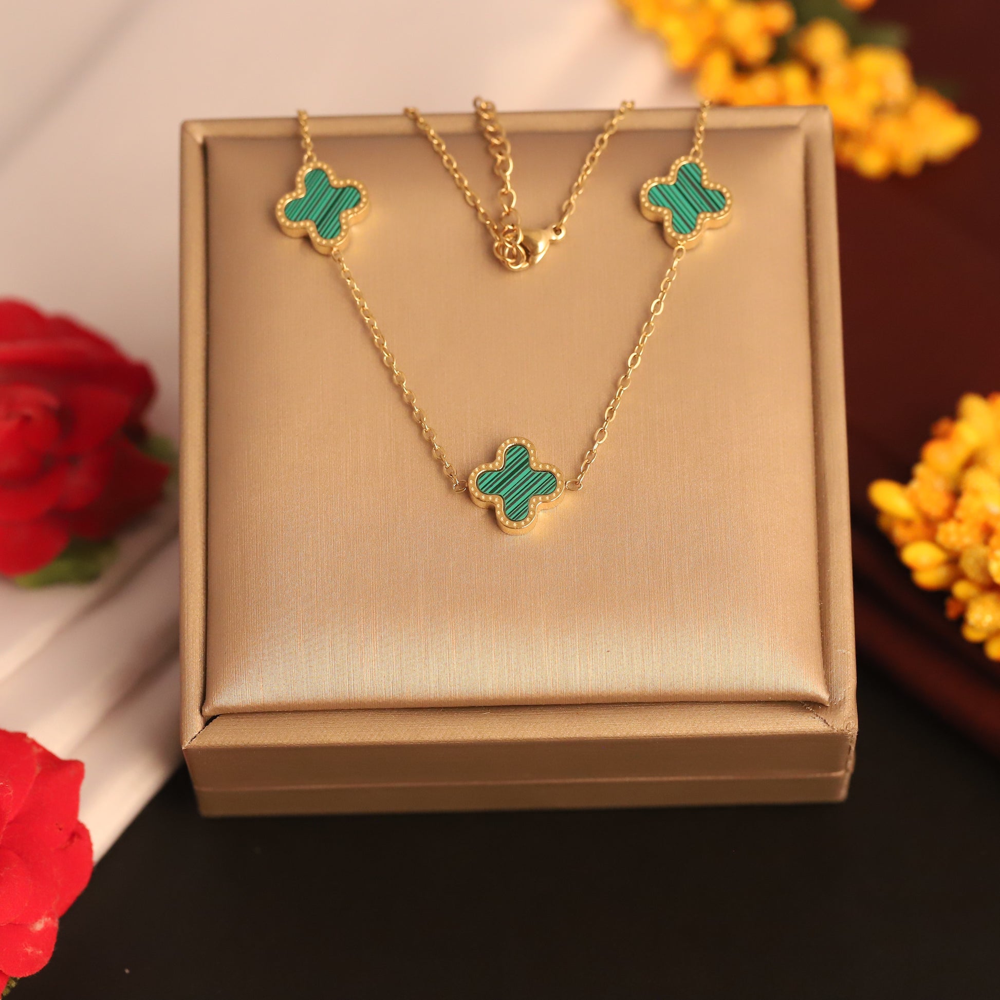 Elegant Green  Clover Charm Necklace - ZIPPORY
