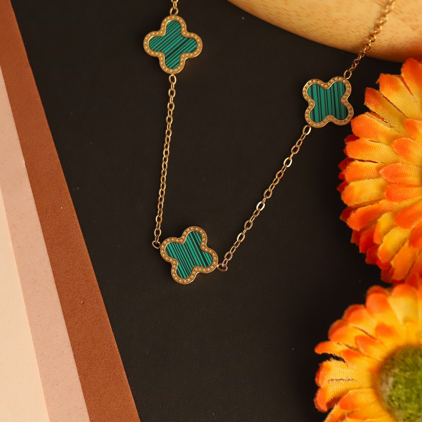 Elegant Green  Clover Charm Necklace - ZIPPORY