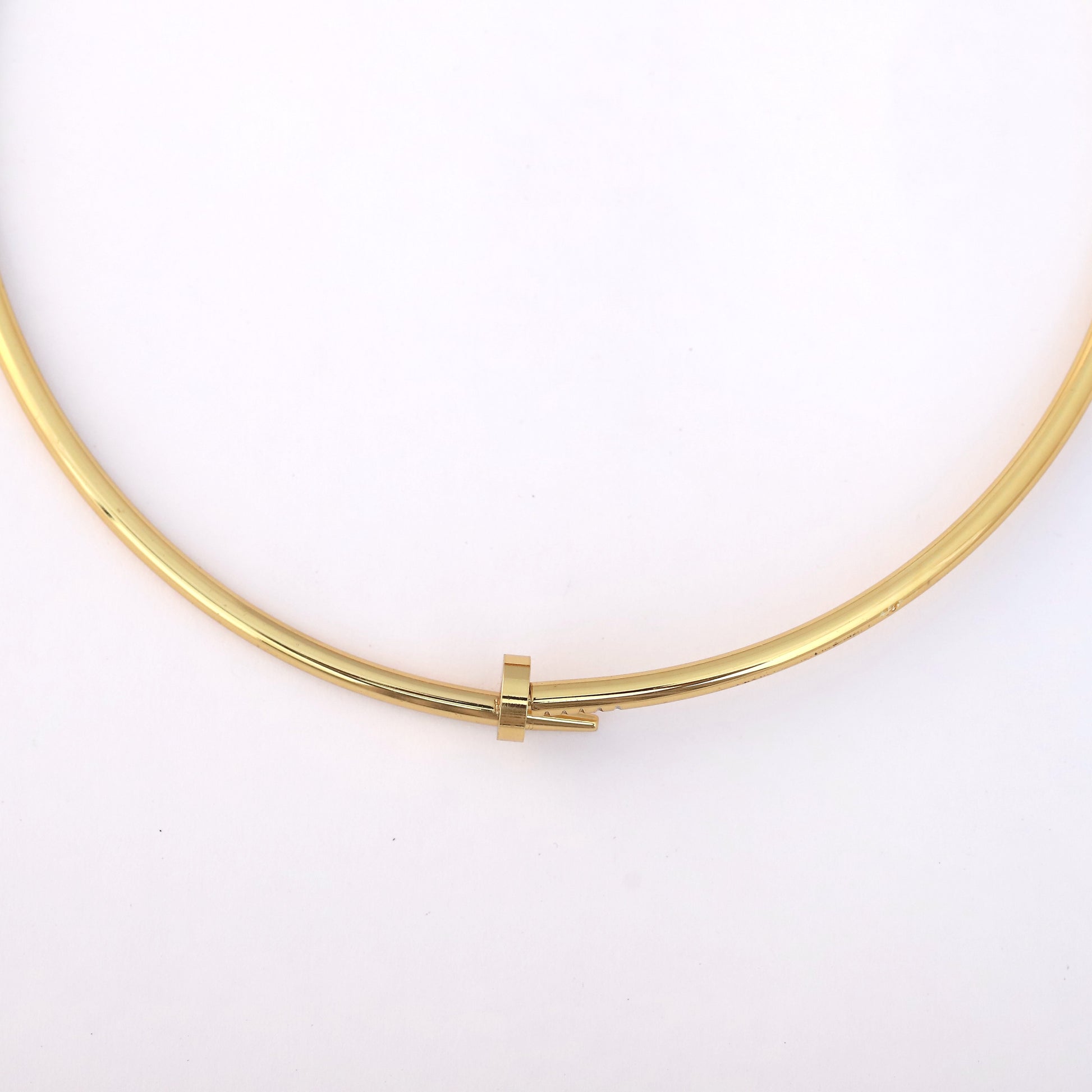 Elegant Round Shape Hasli Necklace-Gold Plated - ZIPPORY