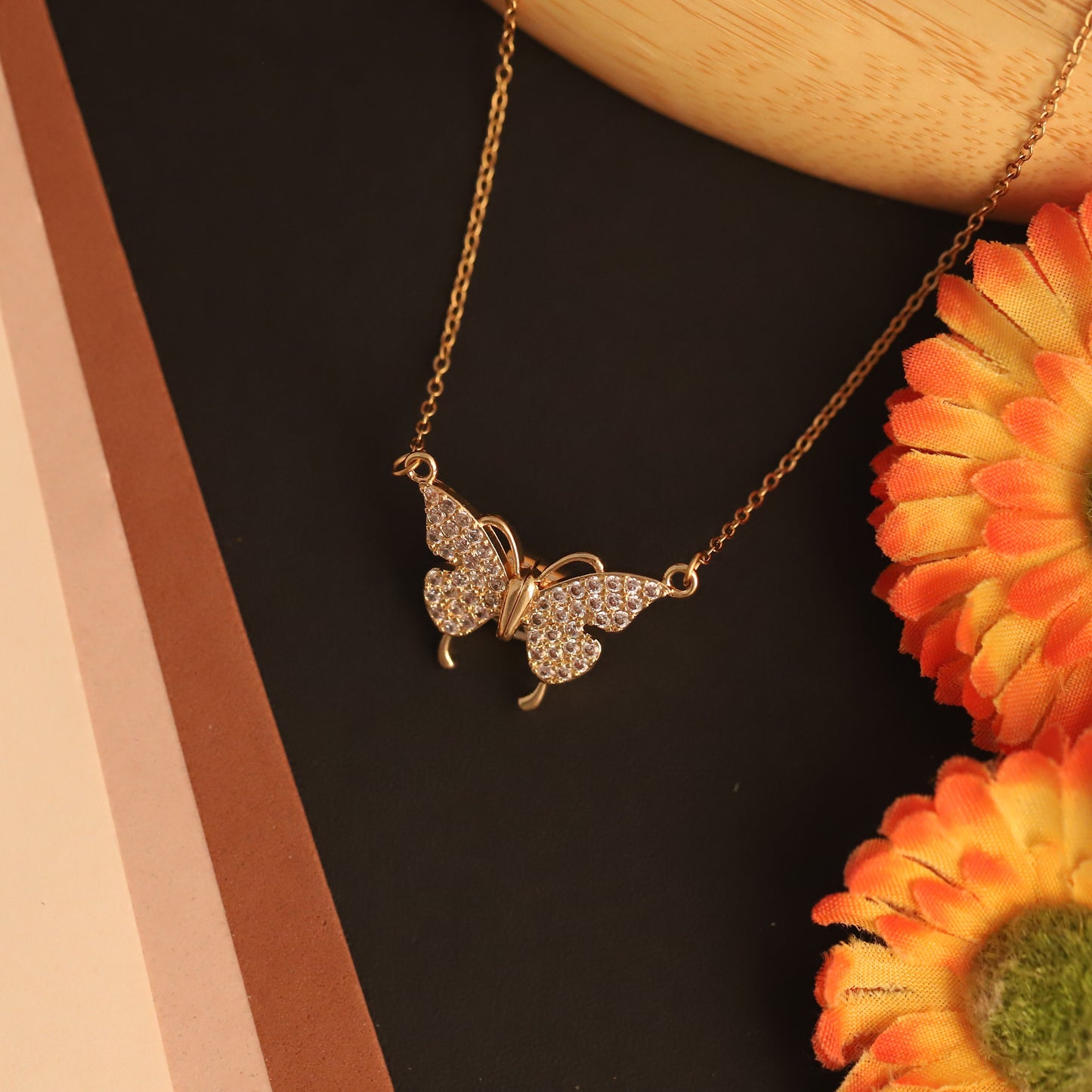 Magnetic Openable Butterfly Pendant Necklace - ZIPPORY