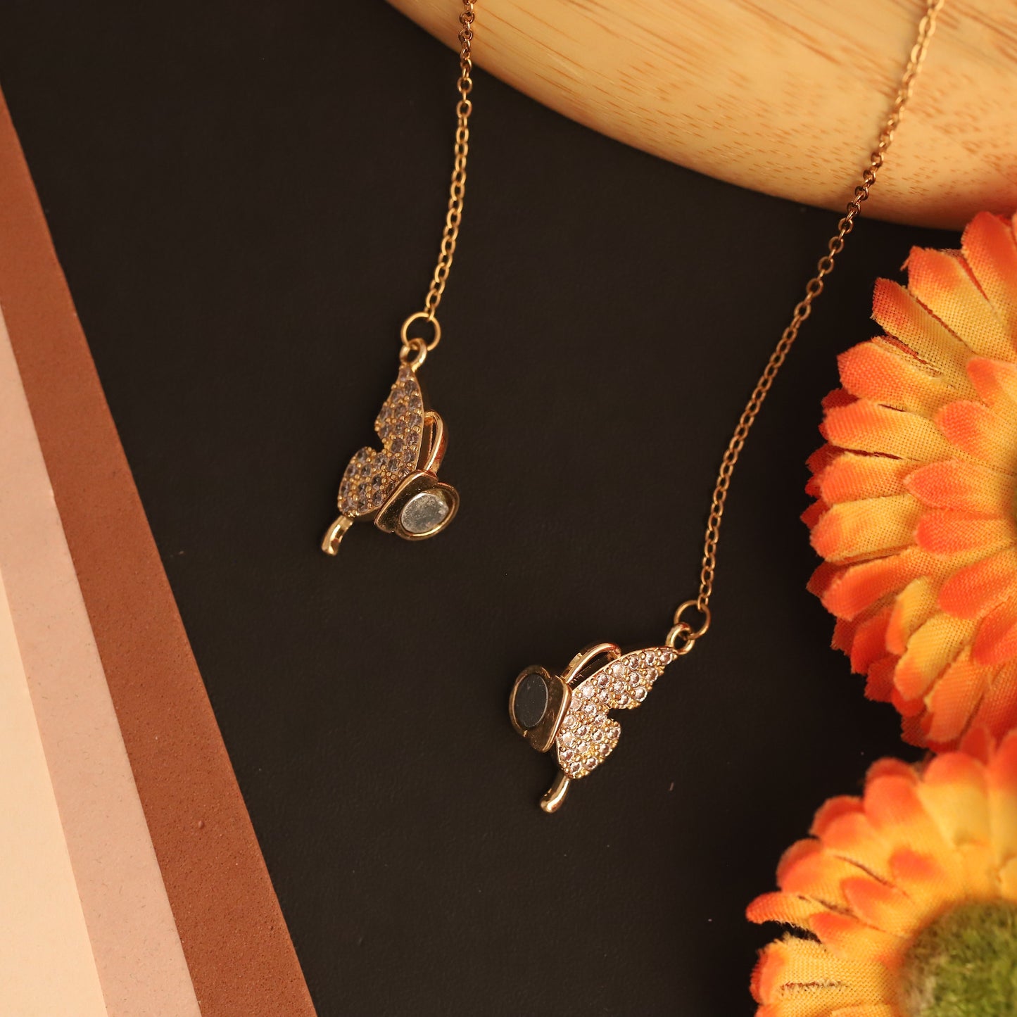 Magnetic Openable Butterfly Pendant Necklace - ZIPPORY