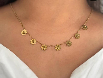 Minimalist Gold Flower Necklace - ZIPPORY