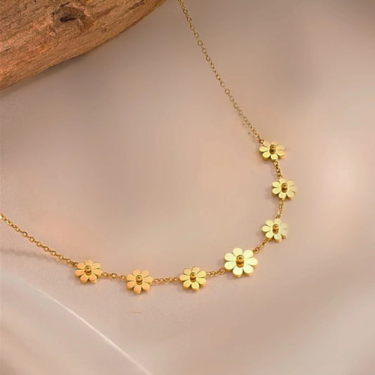 Minimalist Gold Flower Necklace - ZIPPORY