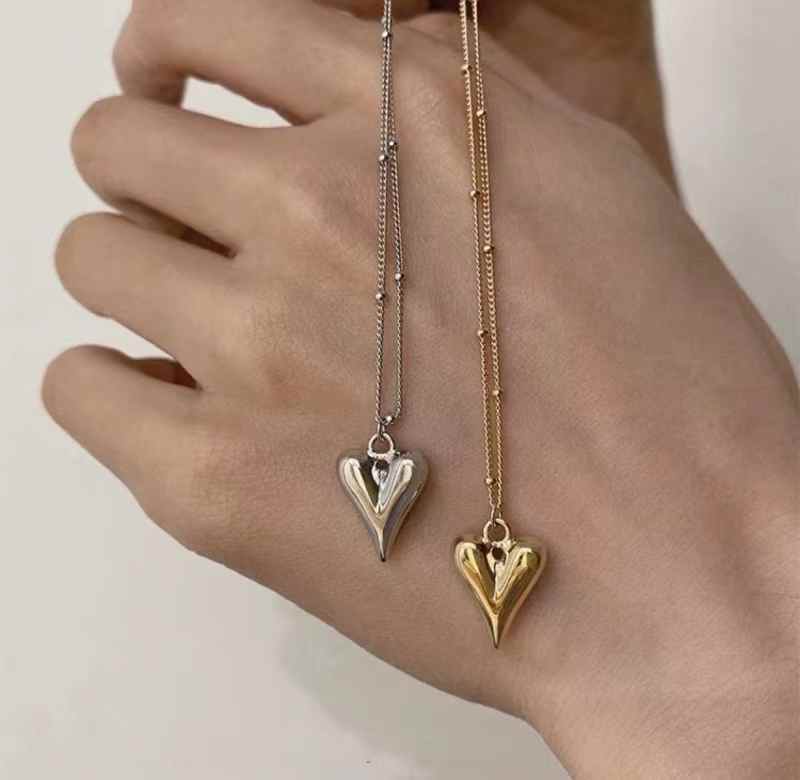 Minimalist Heart Pendant Beaded Necklace - ZIPPORY