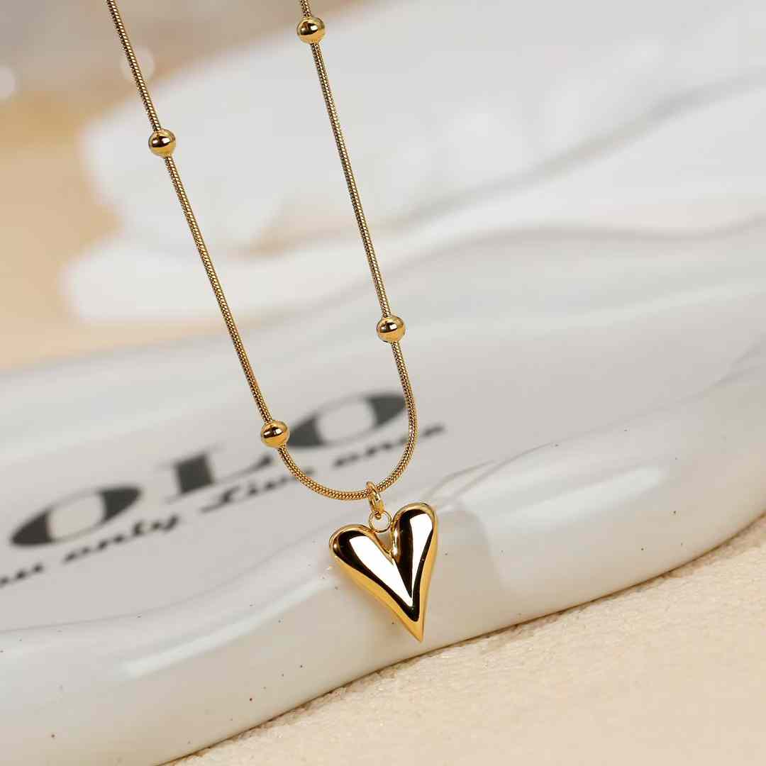 Minimalist Heart Pendant Beaded Necklace - ZIPPORY