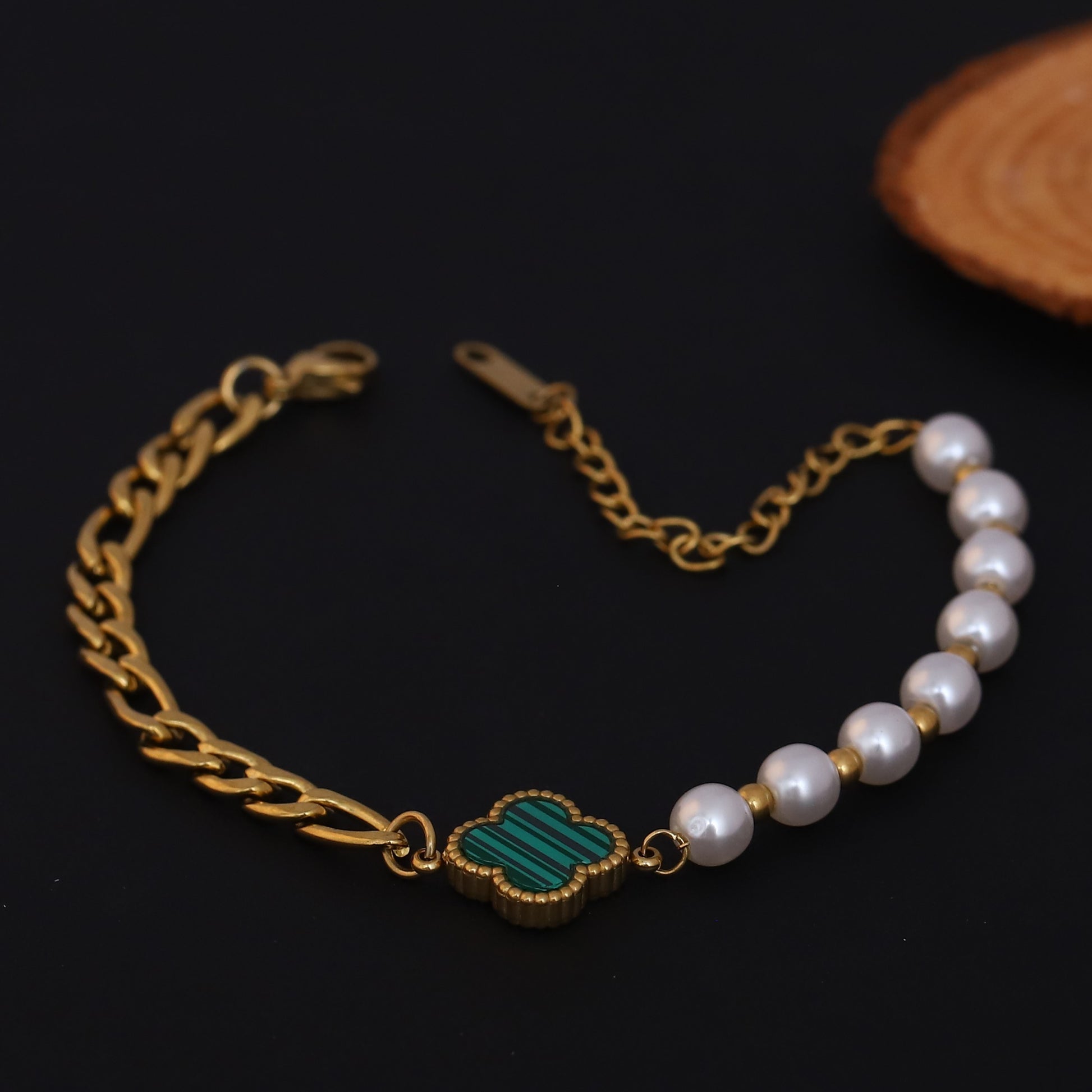 Pearl Green Clover Chain Bracelet - ZIPPORY