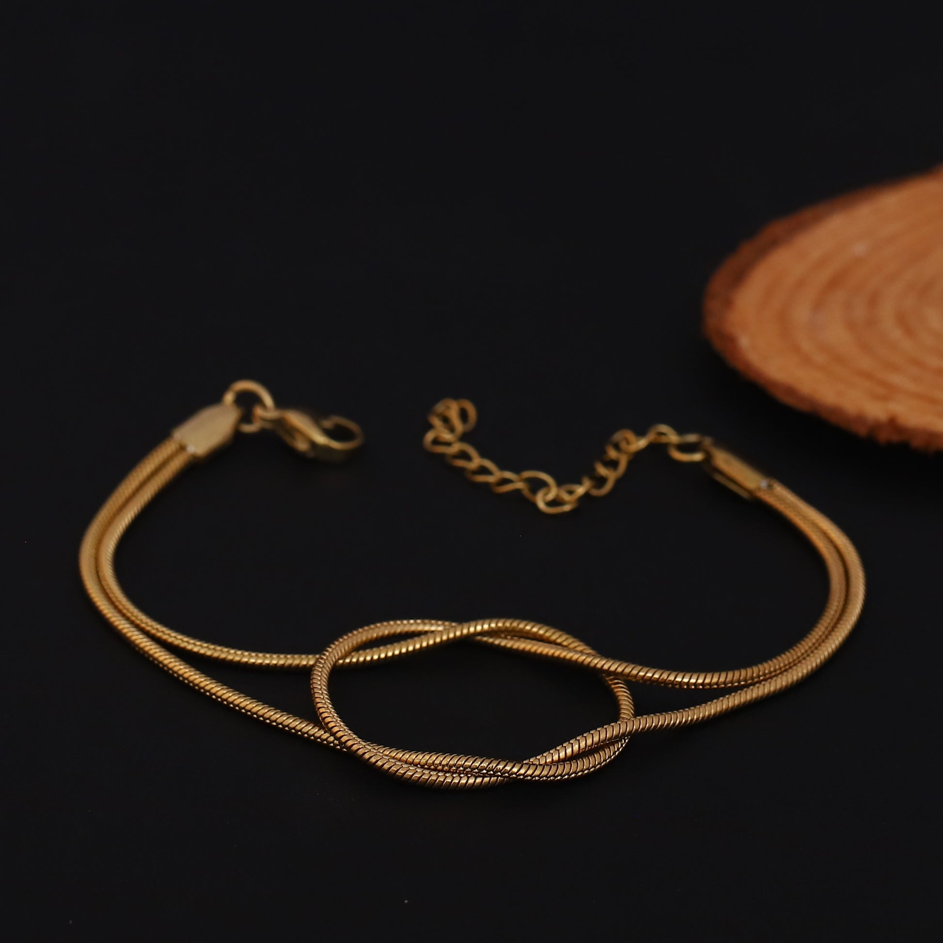 Queen Love Knot Chain Bracelet - ZIPPORY