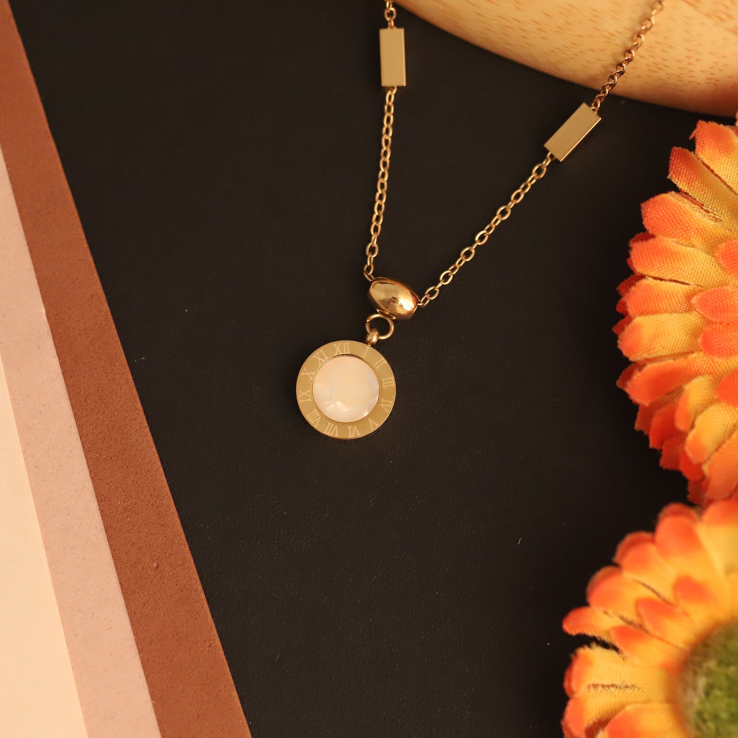 Reversible Roman Pendant Necklace - ZIPPORY