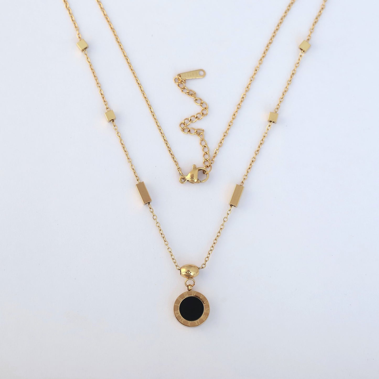 Reversible Roman Pendant Necklace - ZIPPORY