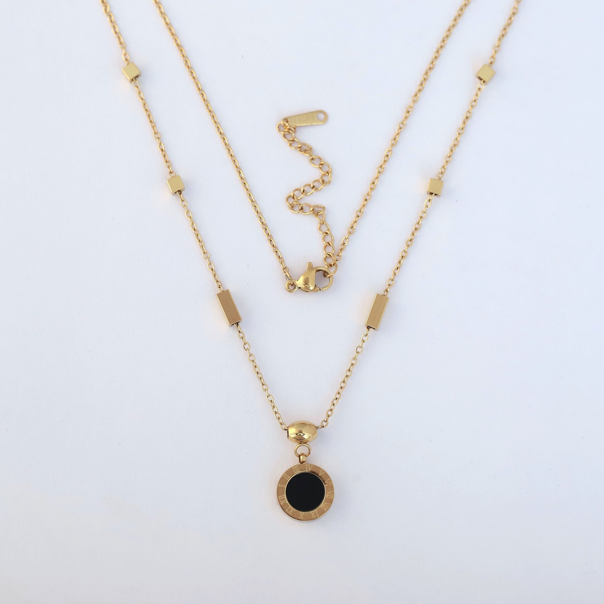 Reversible Roman Pendant Necklace - ZIPPORY